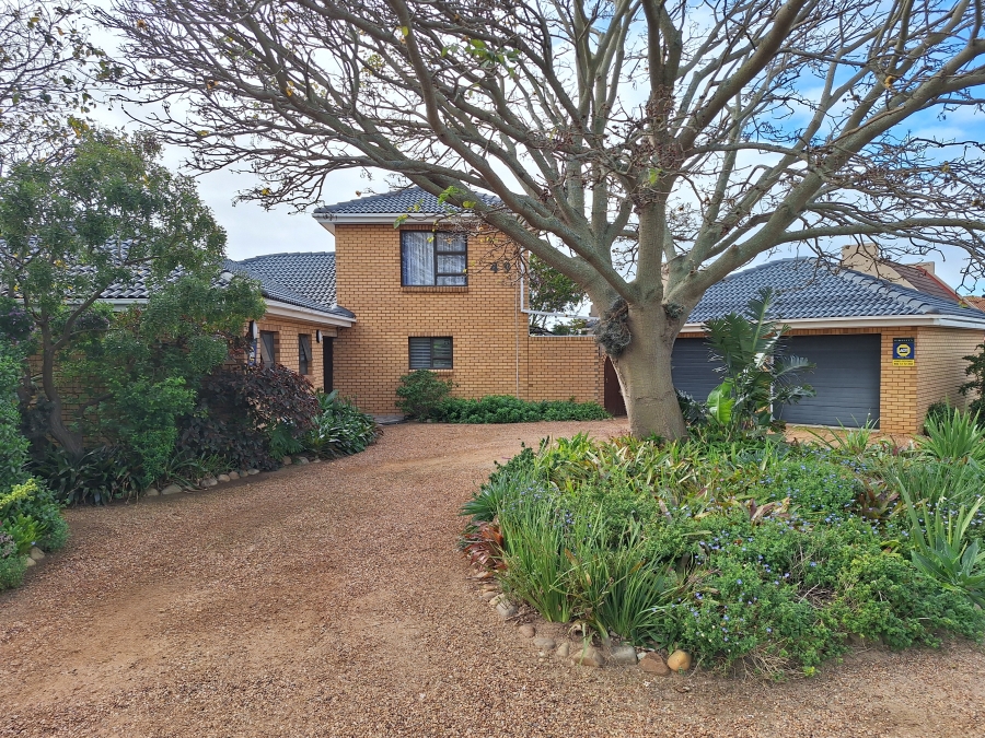 4 Bedroom Property for Sale in Wavecrest Eastern Cape